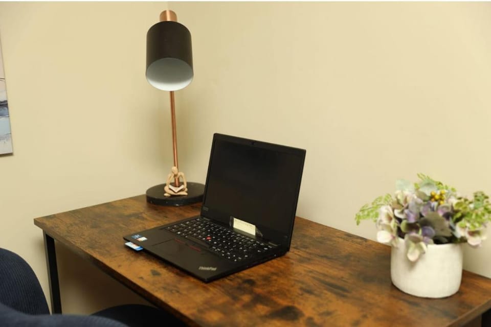 Stylish 2BR 2BA Apartment Walk To Town & Station Free Parking Apartment in Colchester