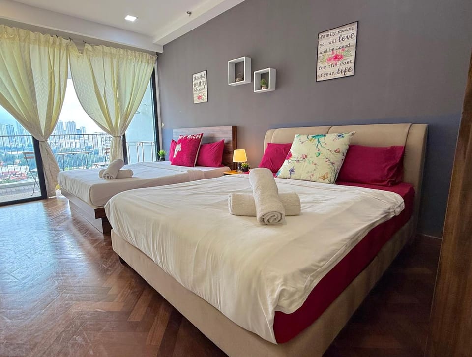 Bed, Bedroom, towels