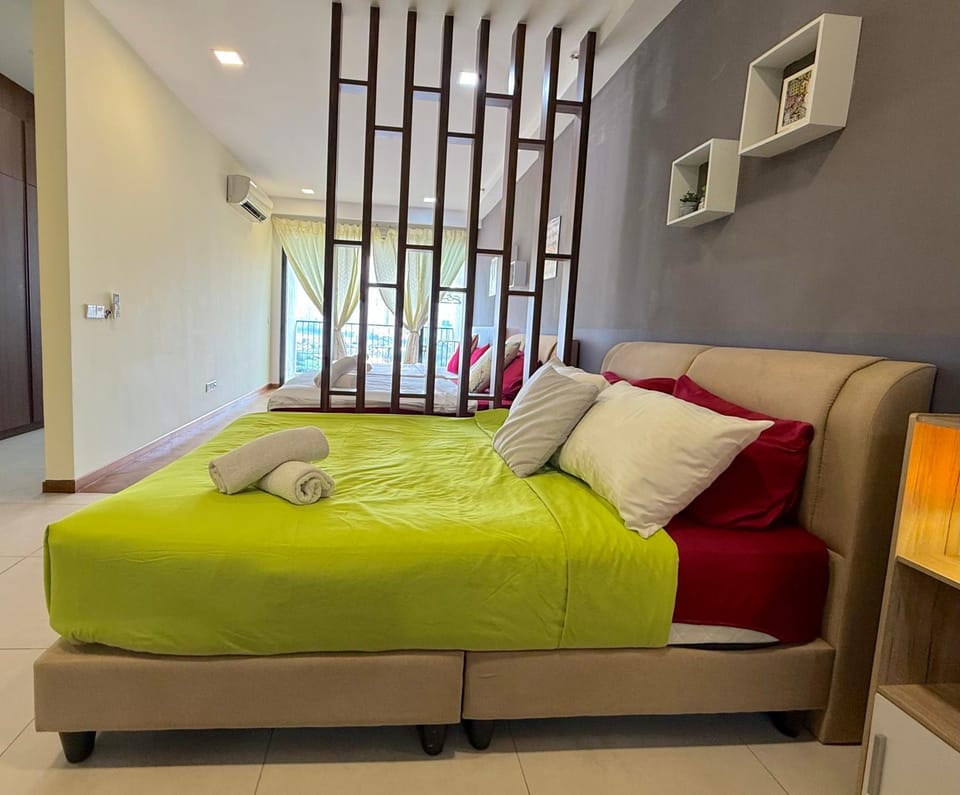 Bed, Living room, Photo of the whole room, Bedroom, towels, air conditioner