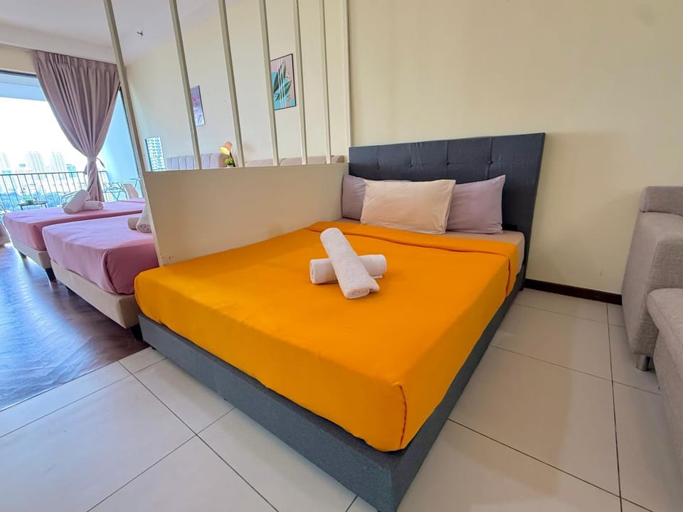 Bed, Photo of the whole room, Bedroom, towels