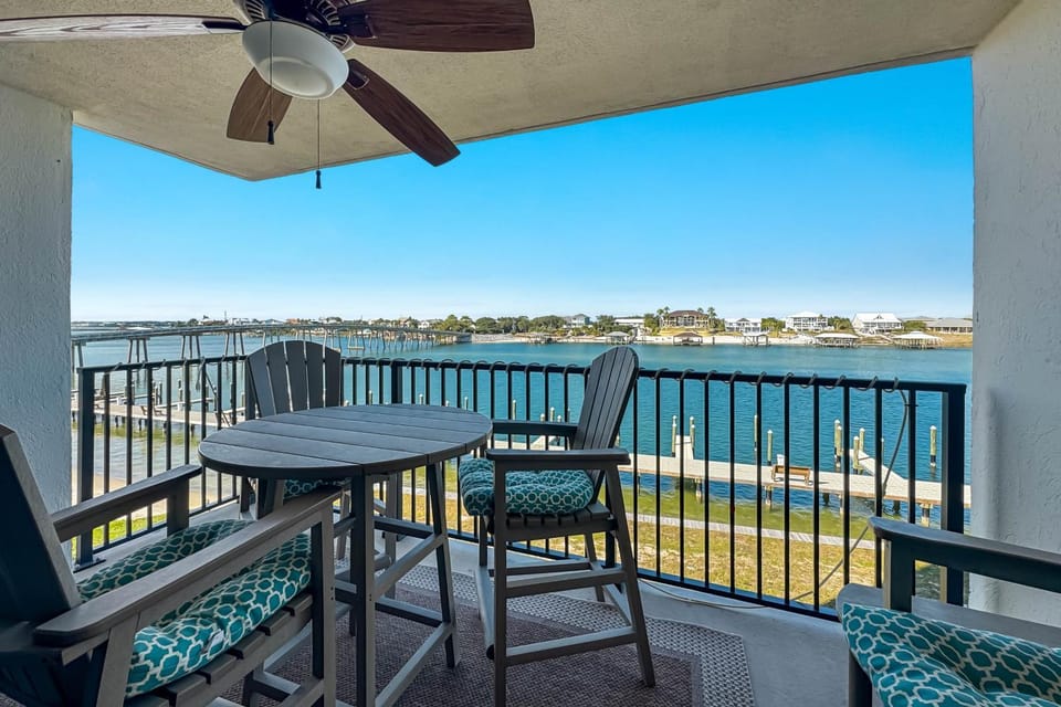 View (from property/room), Balcony/Terrace, River view