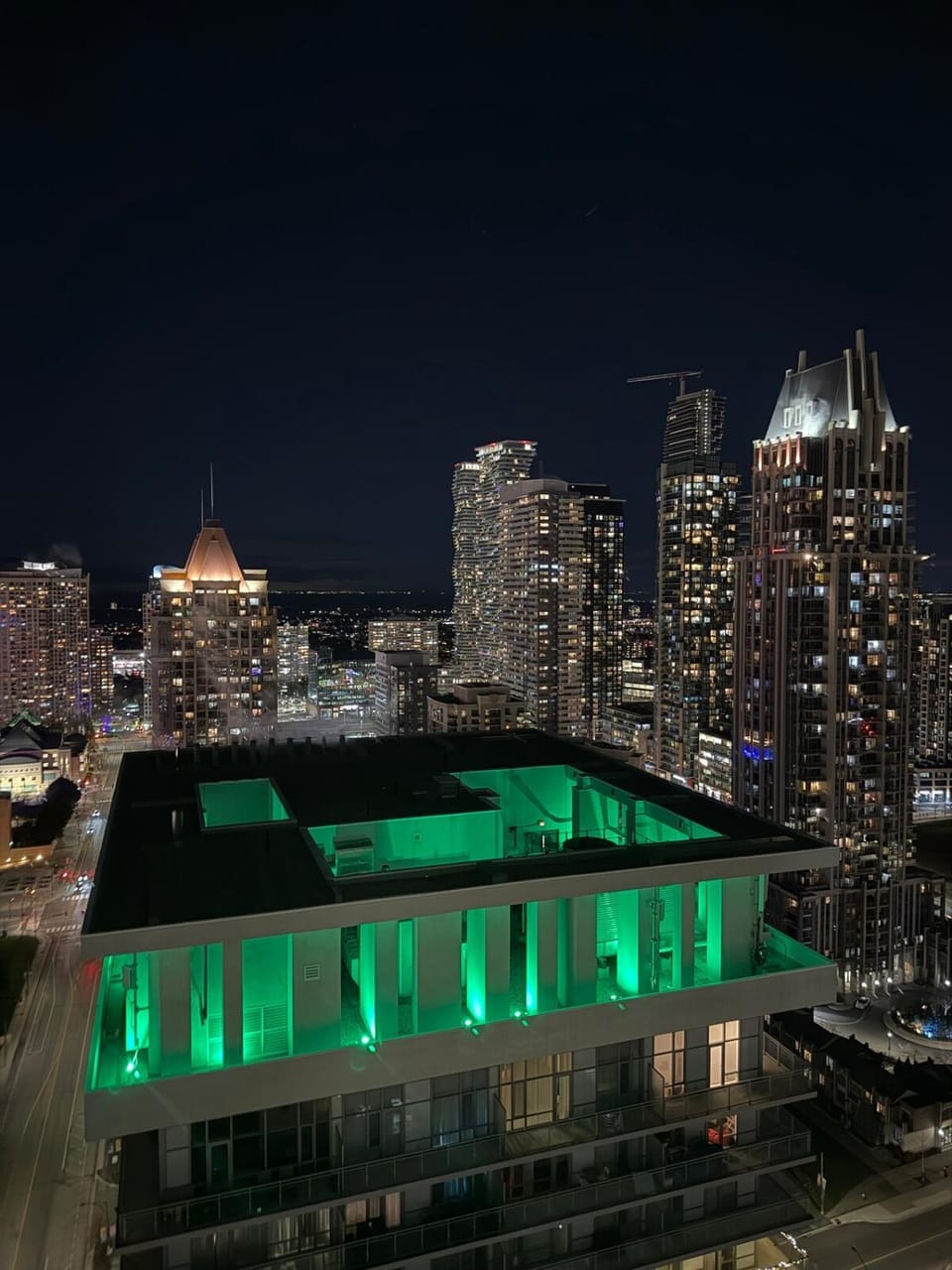 The greatest views in the heart of Mississauga Apartment in Mississauga