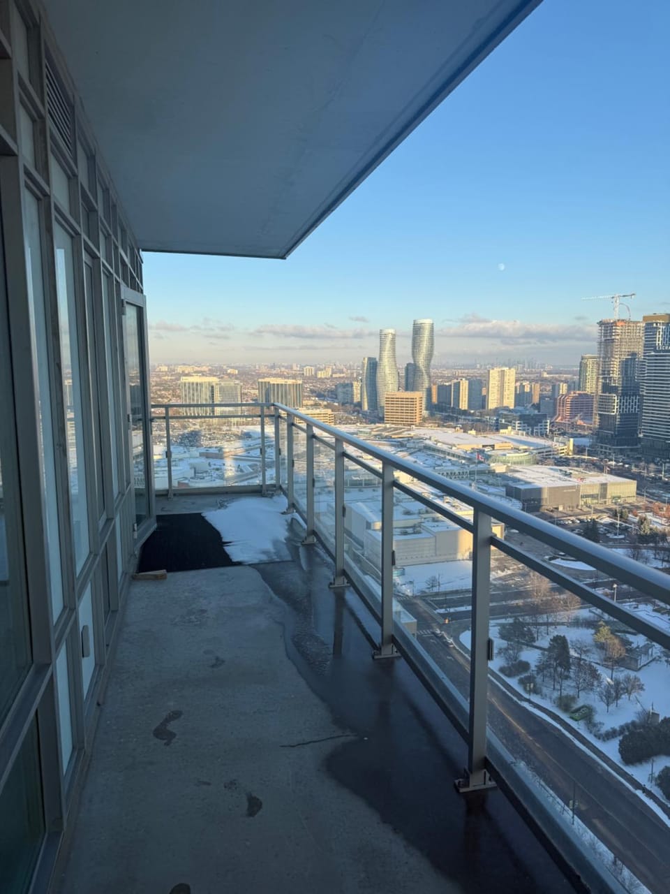 The greatest views in the heart of Mississauga Apartment in Mississauga