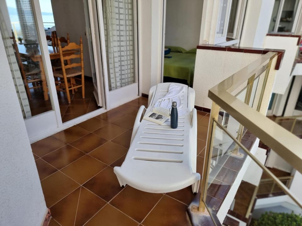 Apartamento cómodo con terraza a 200 m de la playa - HISP-236-176 Apartment in L'Escala
