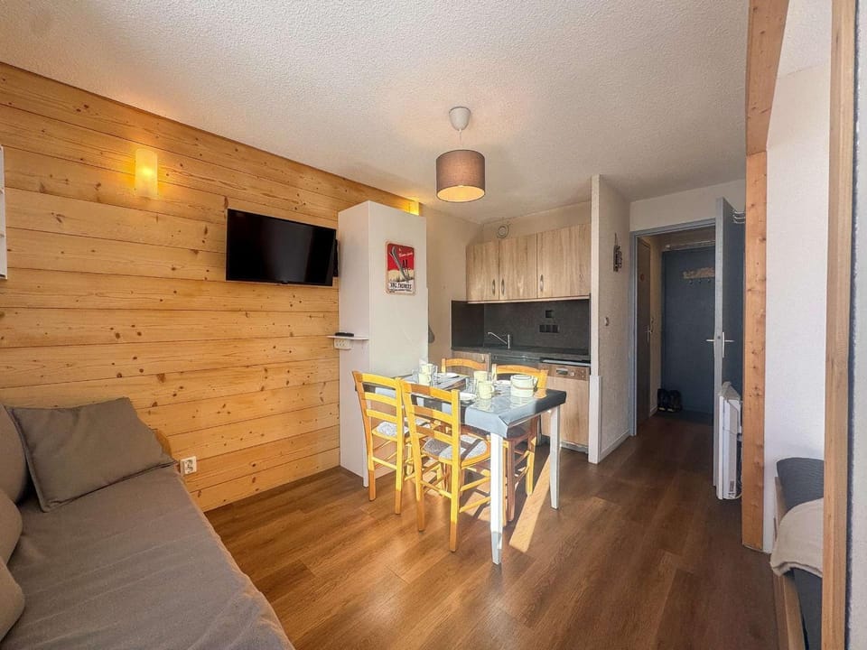 Appartement rénové à Val Thorens - 4 pers. avec balcon et WiFi - FR-1-637-97 Apartment in Les Allues