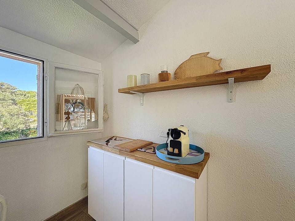 Charmant T2 duplex avec clim' et parking privé, proche plage - FR-1-770-69 Apartment in La Cadière-d'Azur