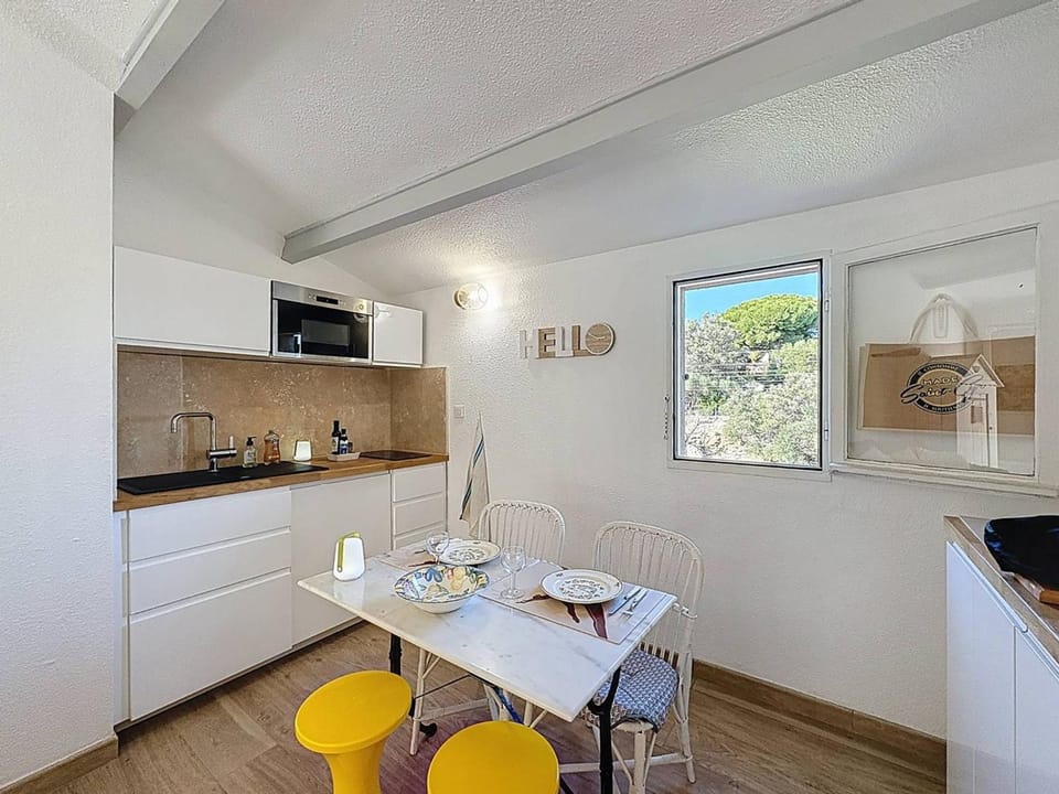 Charmant T2 duplex avec clim' et parking privé, proche plage - FR-1-770-69 Apartment in La Cadière-d'Azur