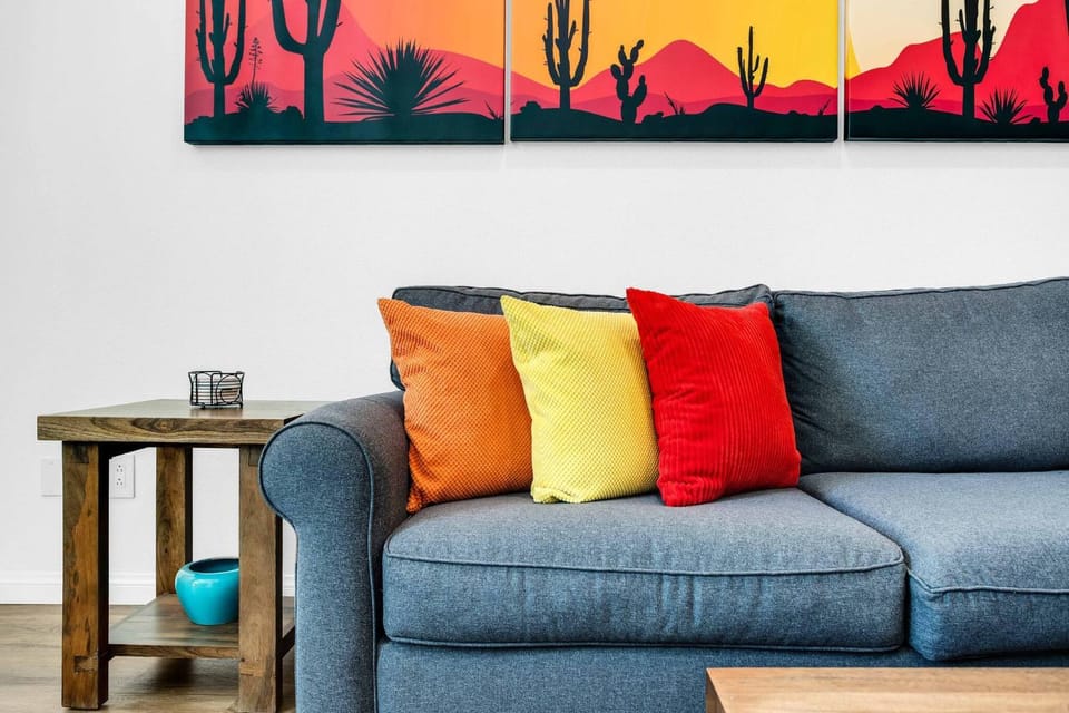 TV and multimedia, Living room, Photo of the whole room, Decorative detail, Seating area