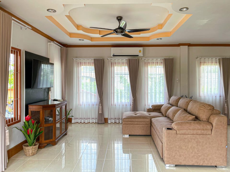 Communal lounge/ TV room, Living room