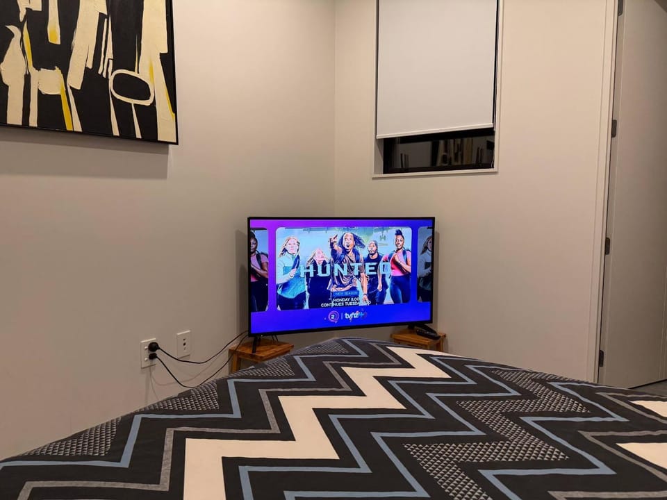 Luxury-Stunning views-Modern Private Kitchen and Bath Bed and Breakfast in Auckland