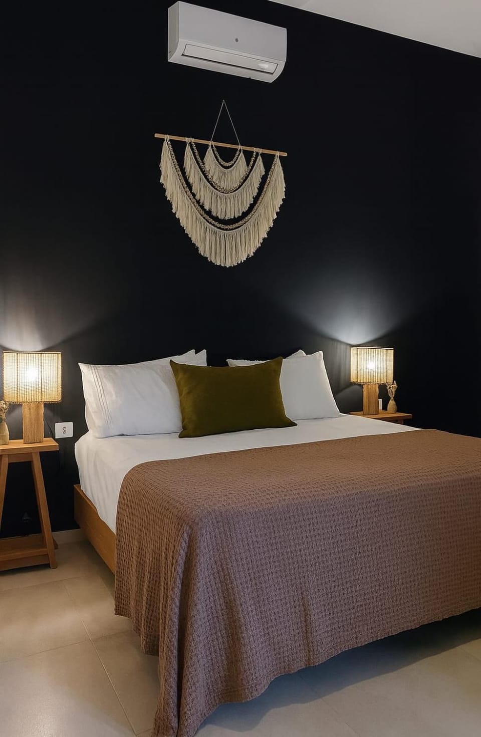 Bed, Photo of the whole room, Bedroom, air conditioner