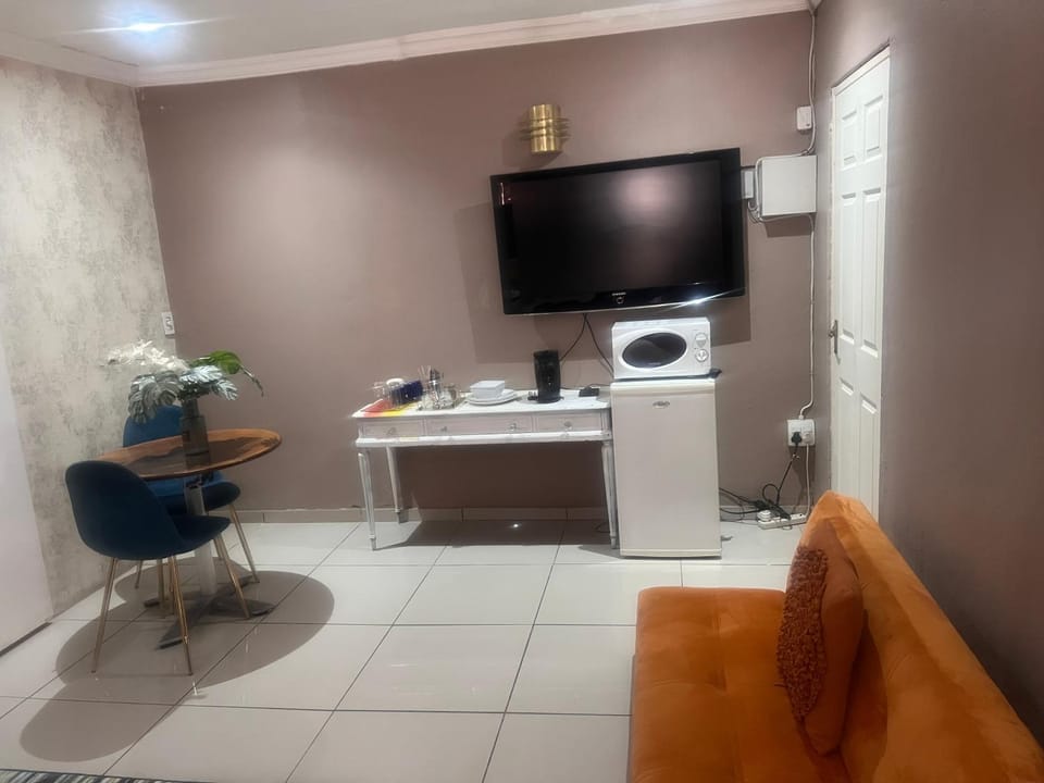 17 Byvanger Luxury Room 6 Vacation rental in Pretoria