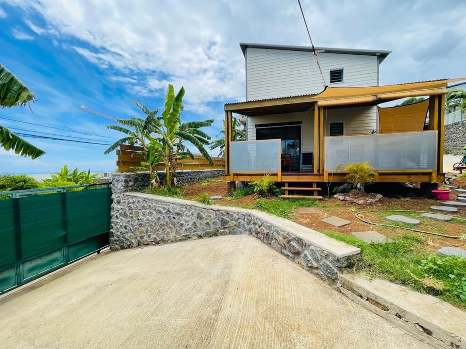 Bungalow grand T2 saint leu House in Saint-Leu