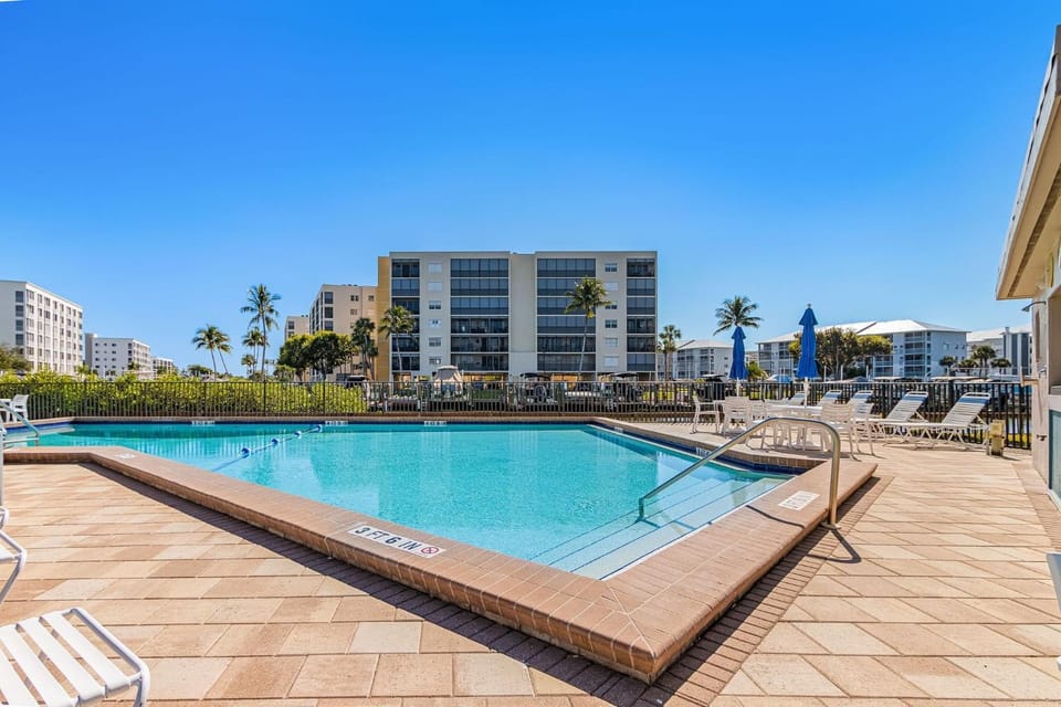 Estero Island Yacht & Racquet Club 224 condo Apartment in Estero Island