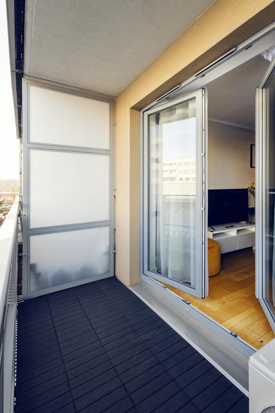 Spacious 3-Room Apartment - Wrocław City Centre - Free Parking for 2 cars - Balcony Apartment in Wroclaw