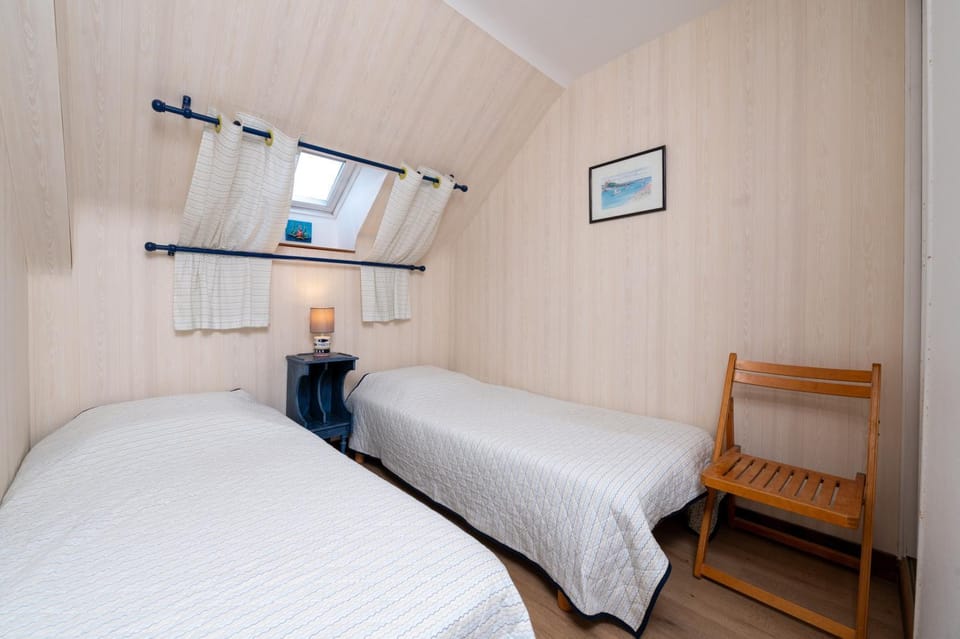 Property building, Living room, Bedroom