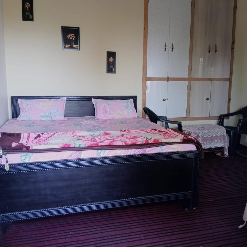 Property building, Bed, Bedroom