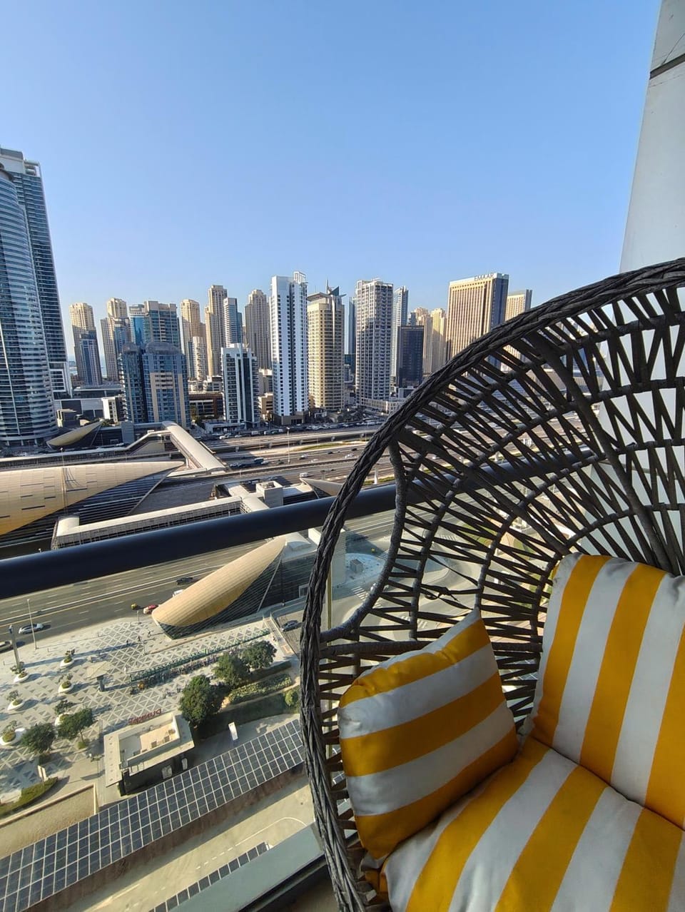 Stylish JLT Apartment - Marina Skyline View - Next to Metro - Walk to Beach Apartment in Dubai