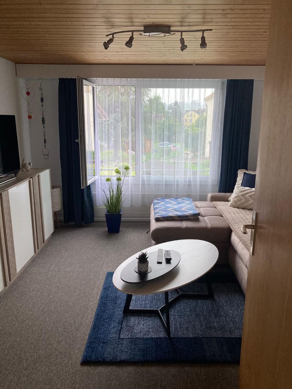 TV and multimedia, Living room, Seating area