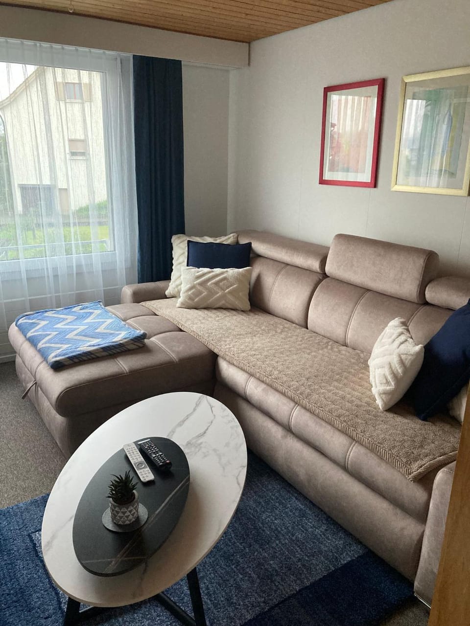 Living room, Photo of the whole room, Seating area