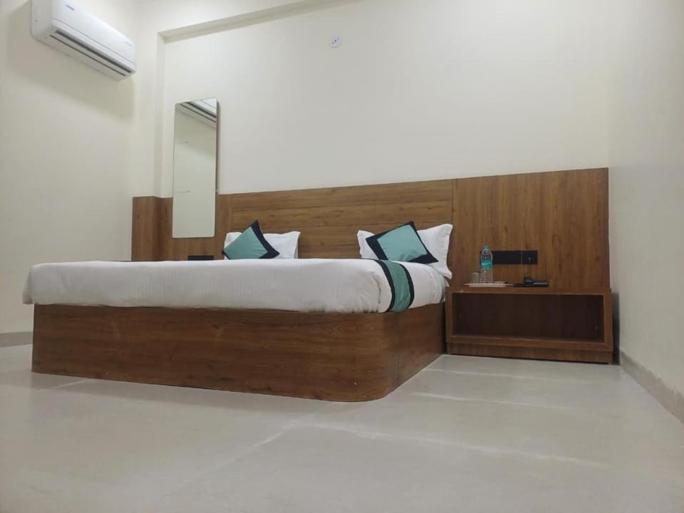 Bed, Photo of the whole room, air conditioner