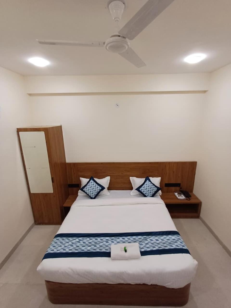 Bed, Photo of the whole room, wardrobe