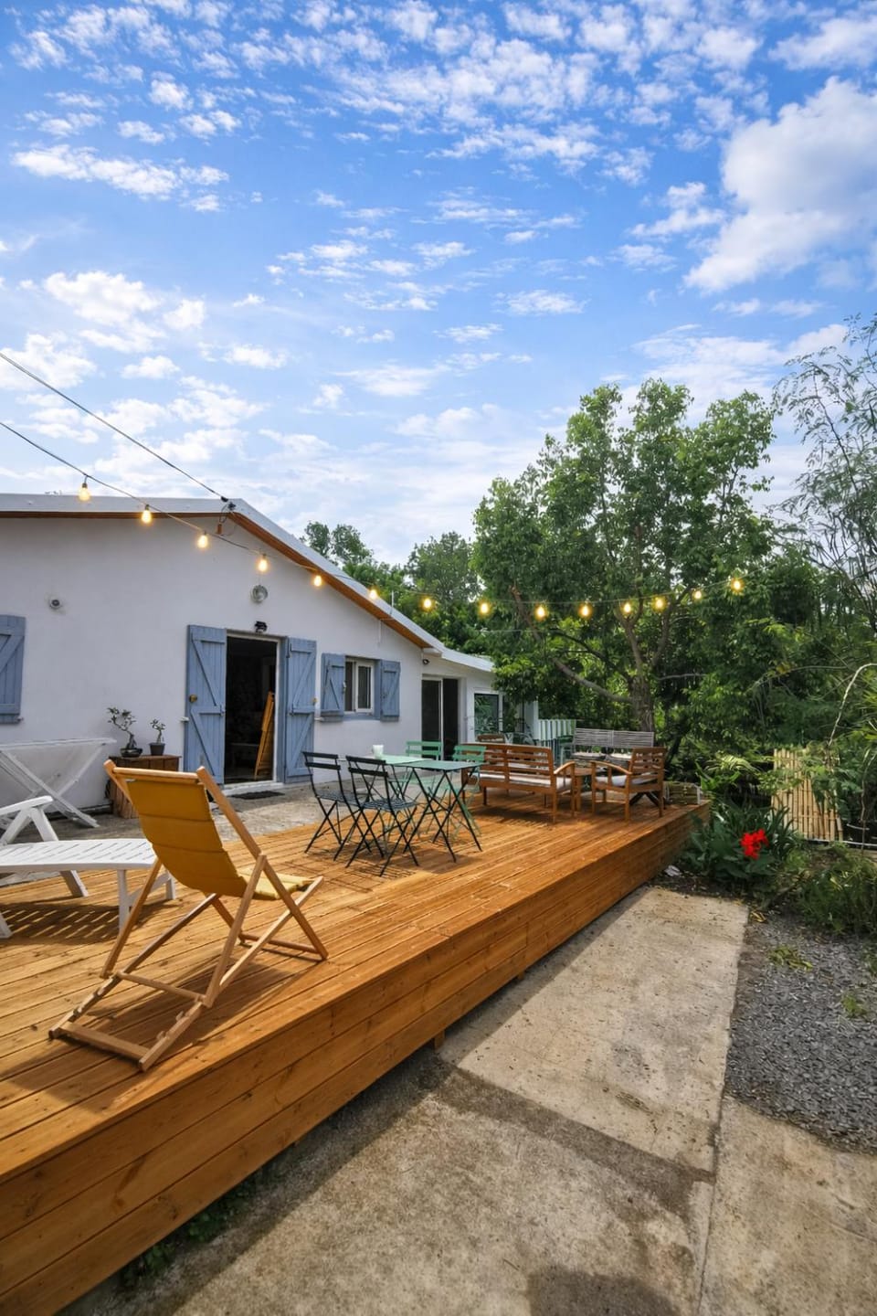 Property building, Patio, Garden, Balcony/Terrace, Garden view, sunbed
