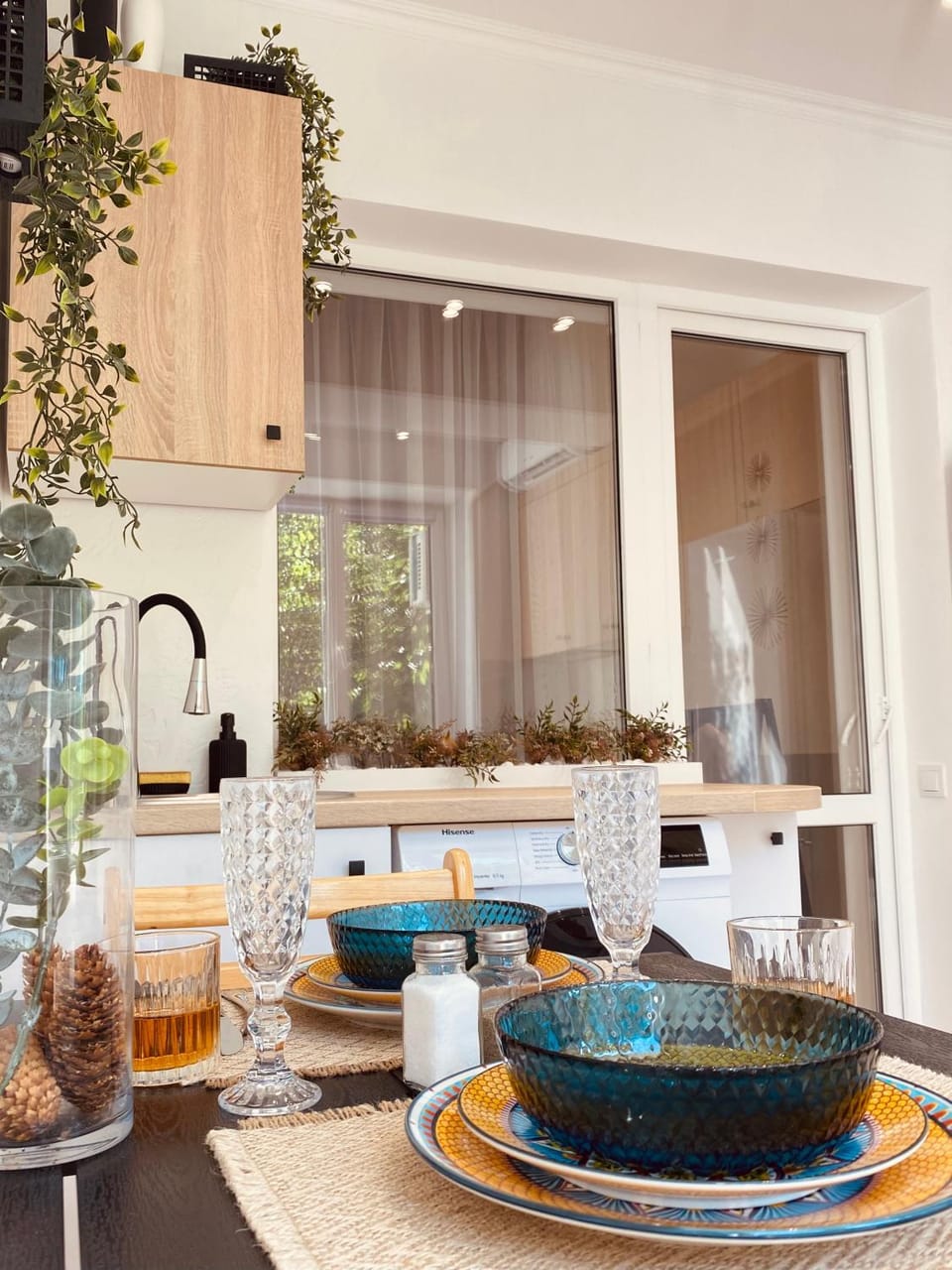 Kitchen or kitchenette, Dining area