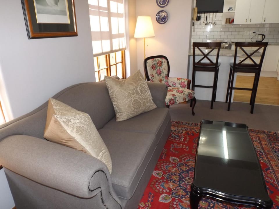 Kitchen or kitchenette, Living room, Seating area