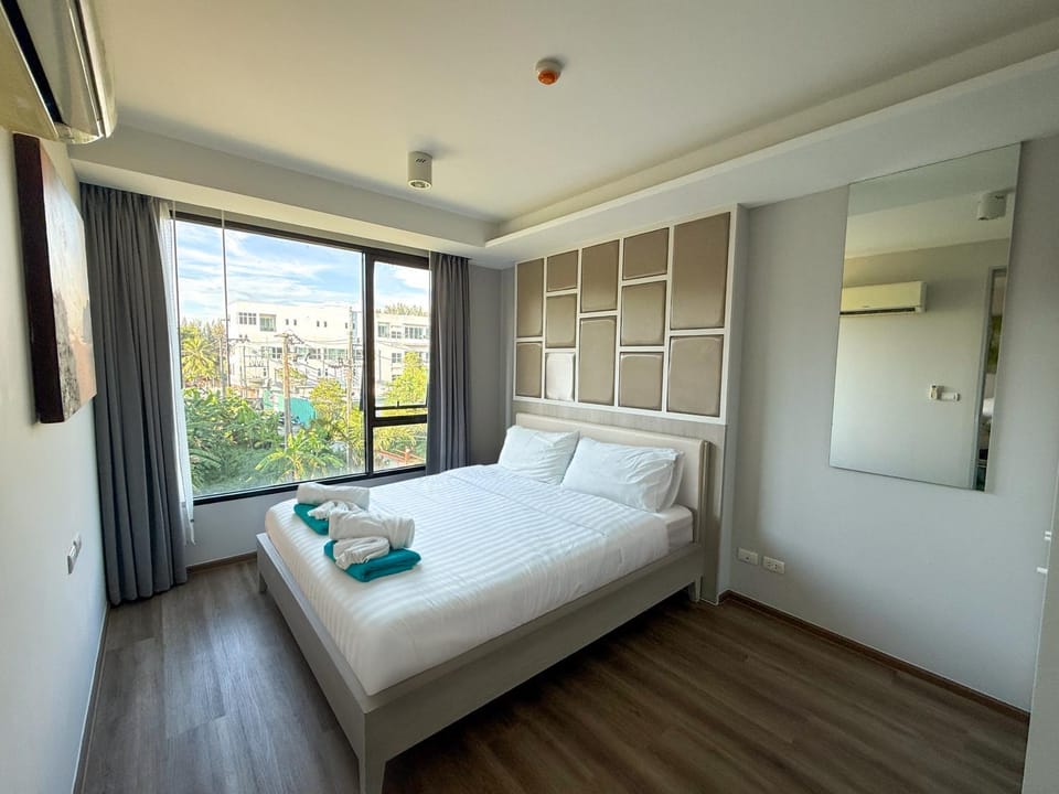 Bedroom, towels