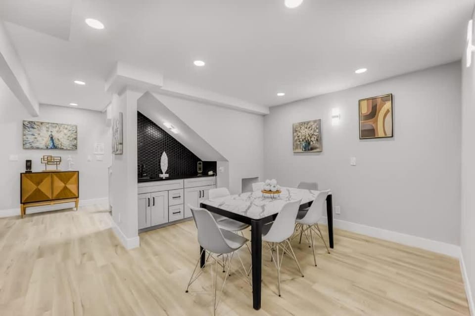 4 Luxury Townhouses in Private Lot near Meta & Stanford House in Menlo Park