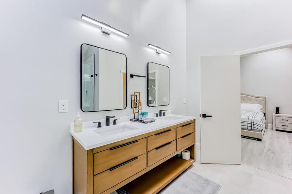 4 Luxury Townhouses in Private Lot near Meta & Stanford House in Menlo Park