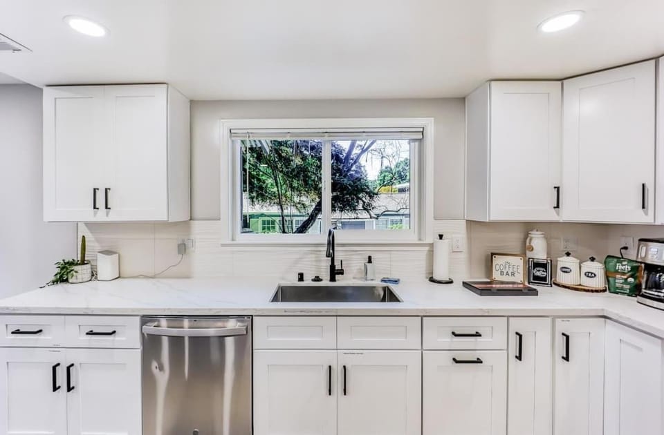 4 Luxury Townhouses in Private Lot near Meta & Stanford House in Menlo Park