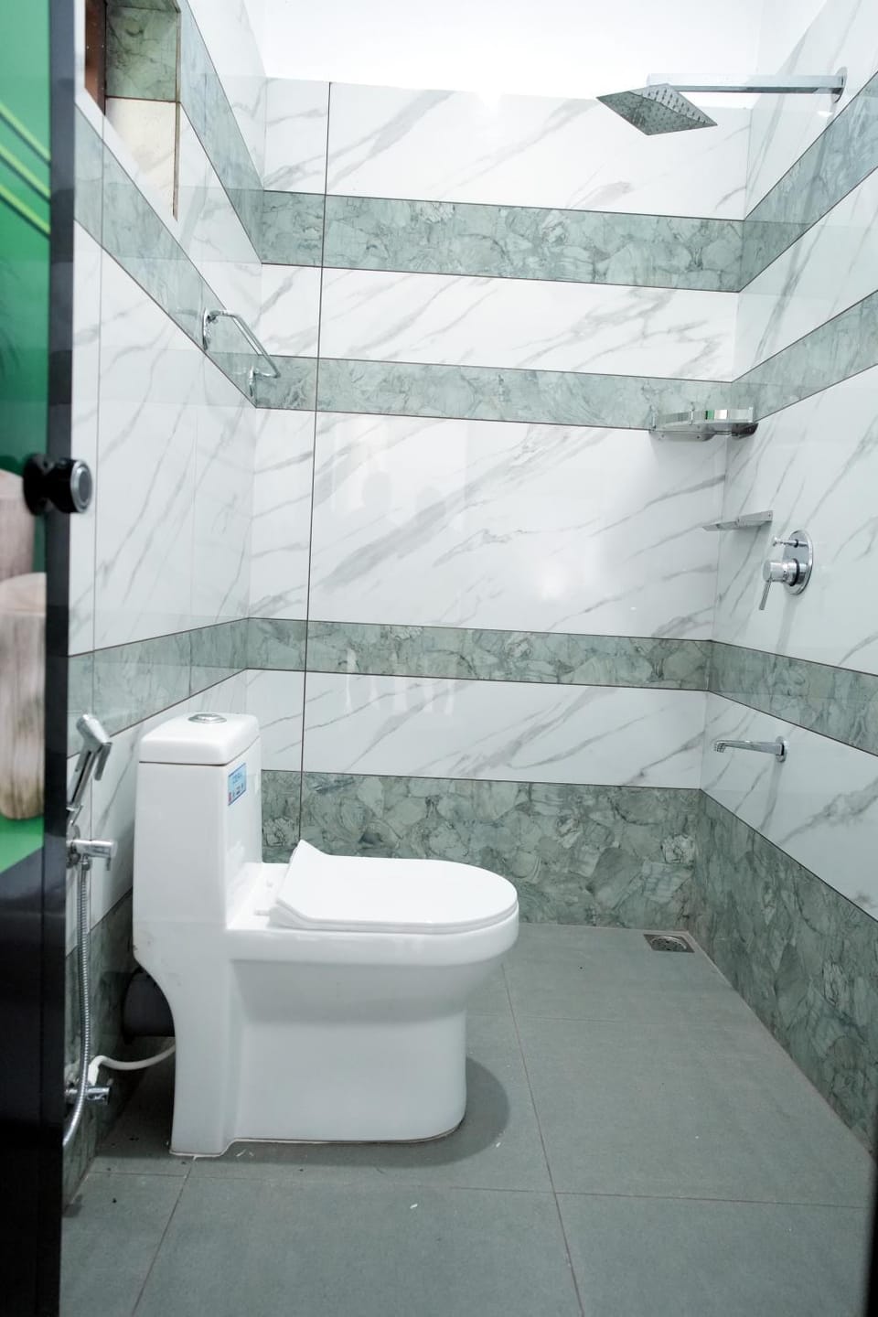 Shower, Toilet