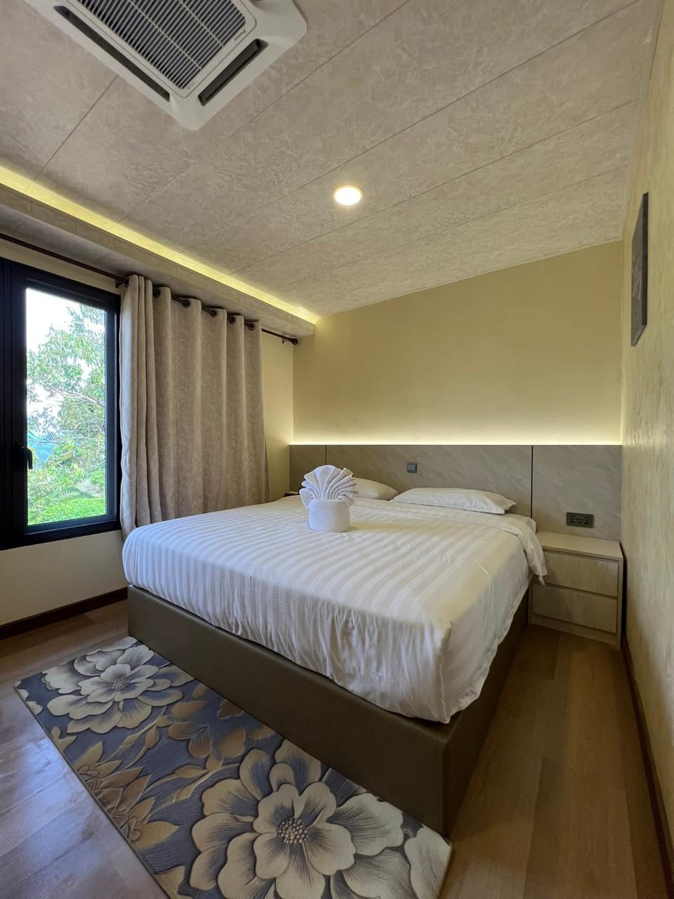 Lunar Lodge 漫月楼 - Mountain Top Tranquil Luxury Rooms at Eco Valley Retreat Balung 豐之谷 Hotel in Sabah