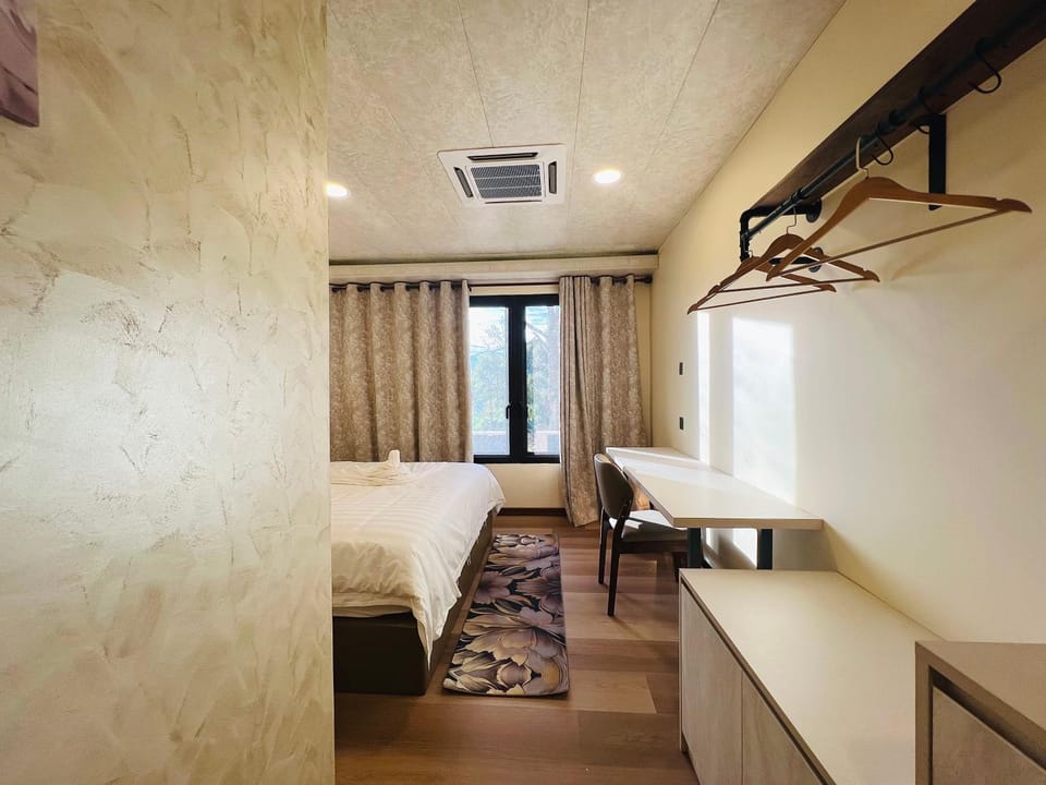 Bed, Photo of the whole room, Bedroom, air conditioner