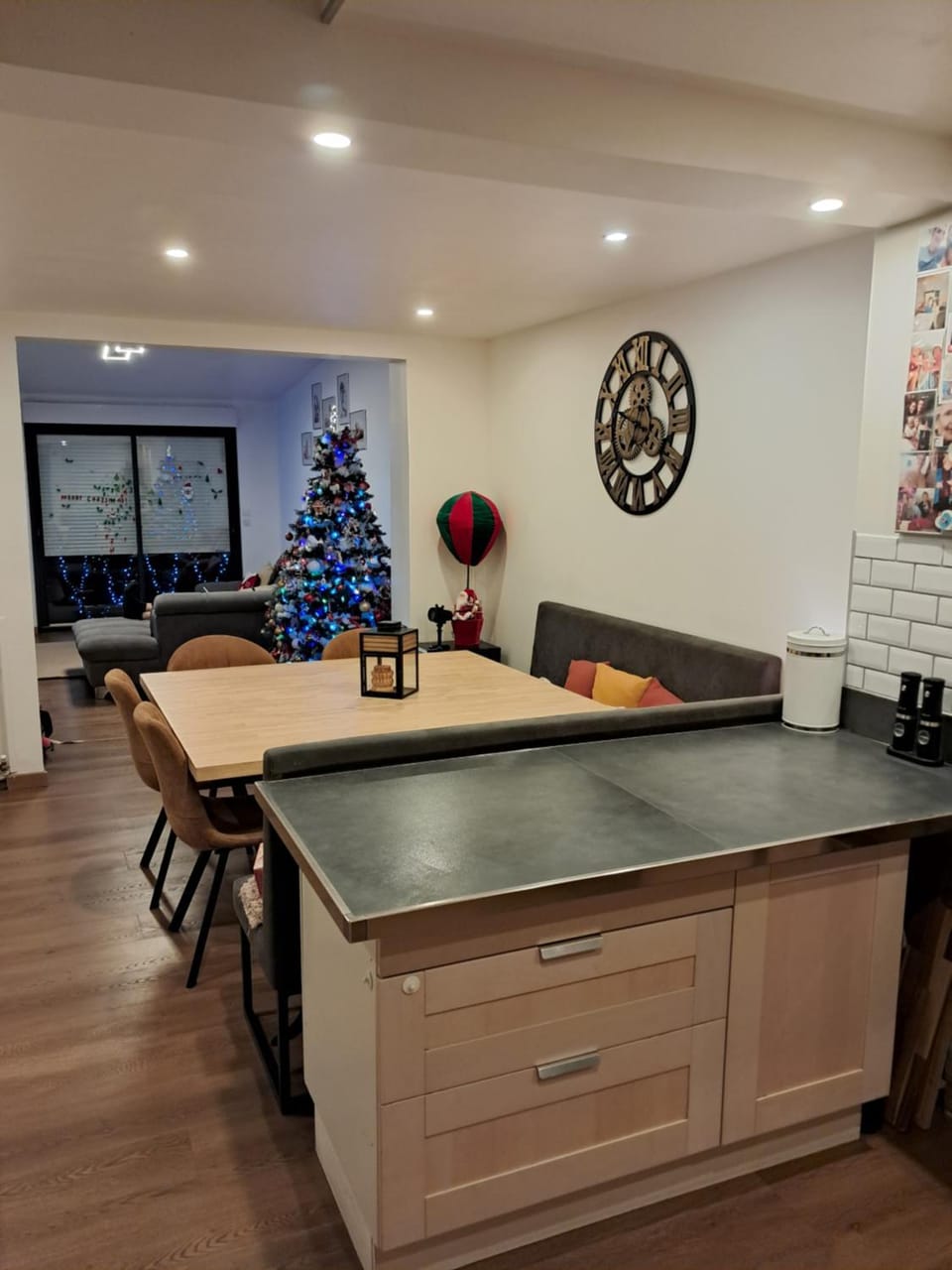 Seating area, Dining area