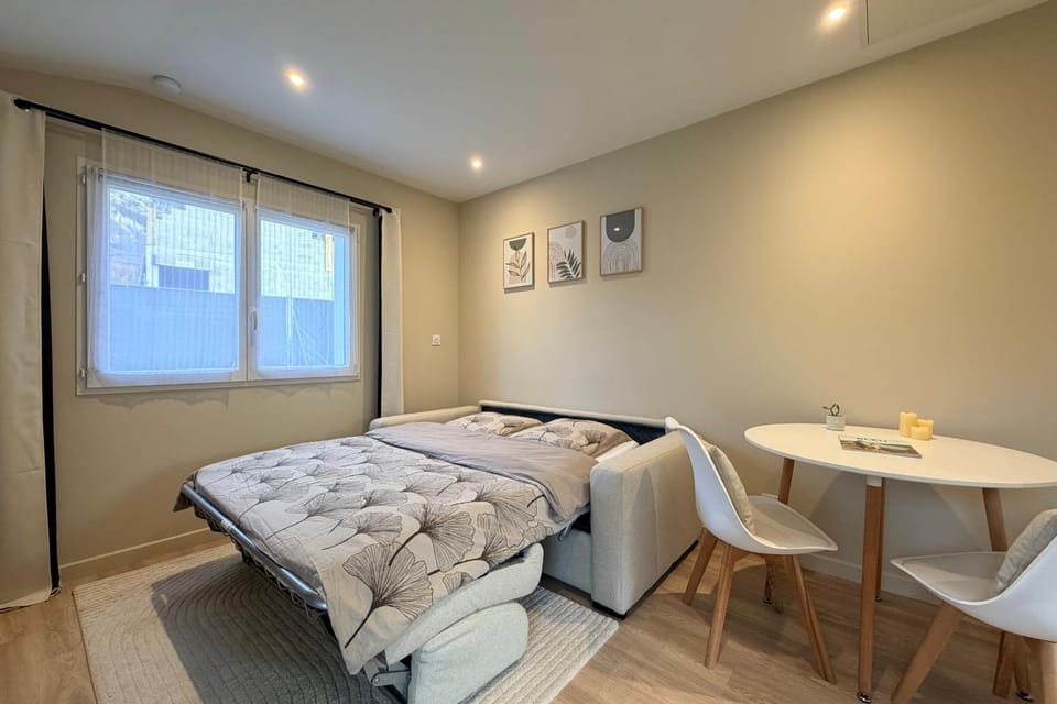 Joli studio en rez-de-jardin entre lac et montagne Apartment in Aix-les-Bains