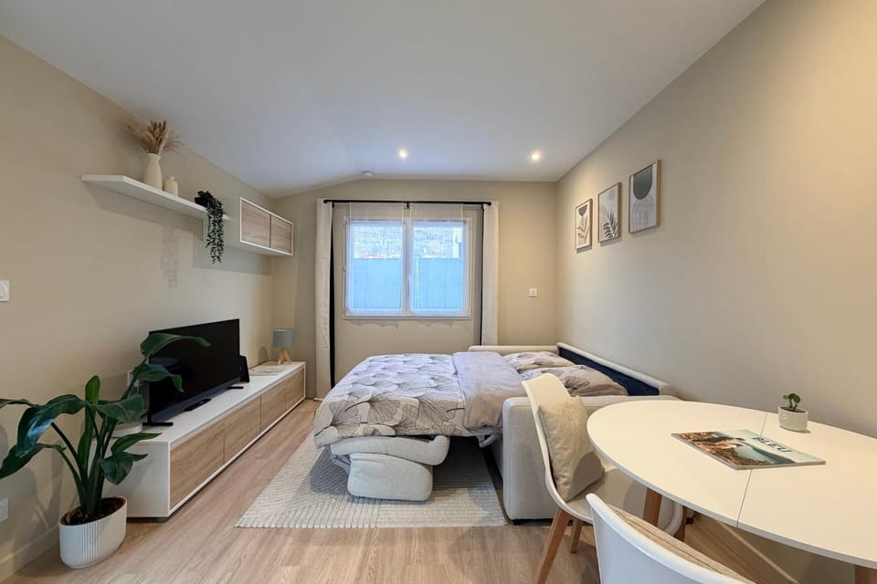 Joli studio en rez-de-jardin entre lac et montagne Apartment in Aix-les-Bains