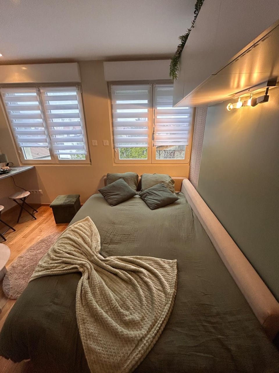 Bed, Bedroom, towels