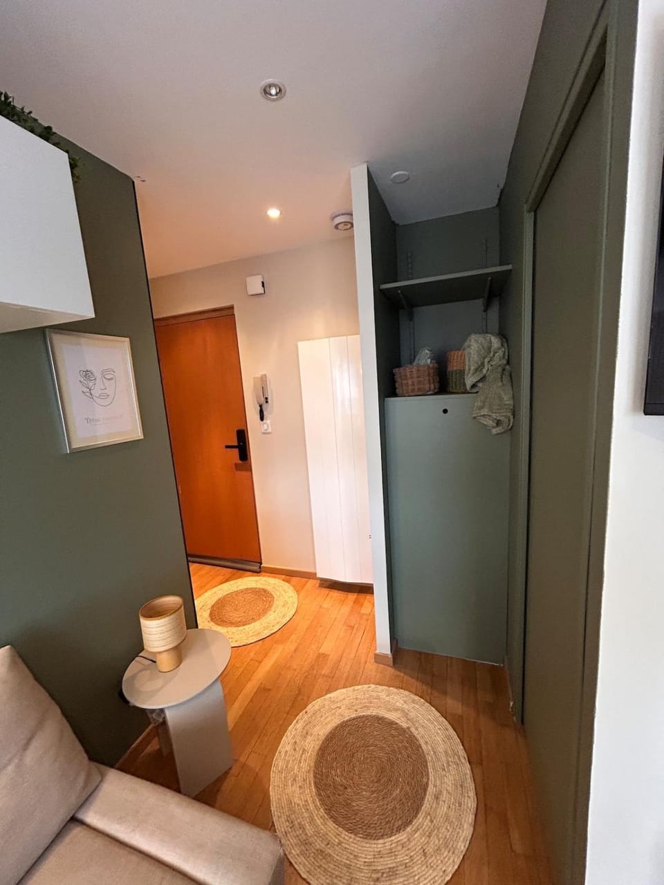 TV and multimedia, Kitchen or kitchenette, wardrobe
