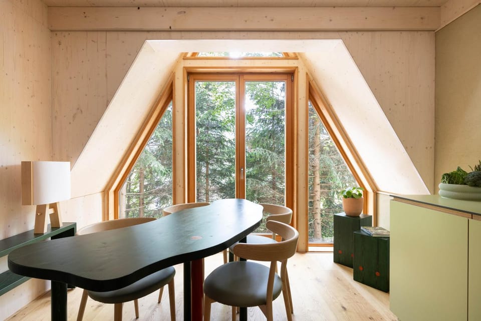 Kitchen or kitchenette, Seating area, Dining area