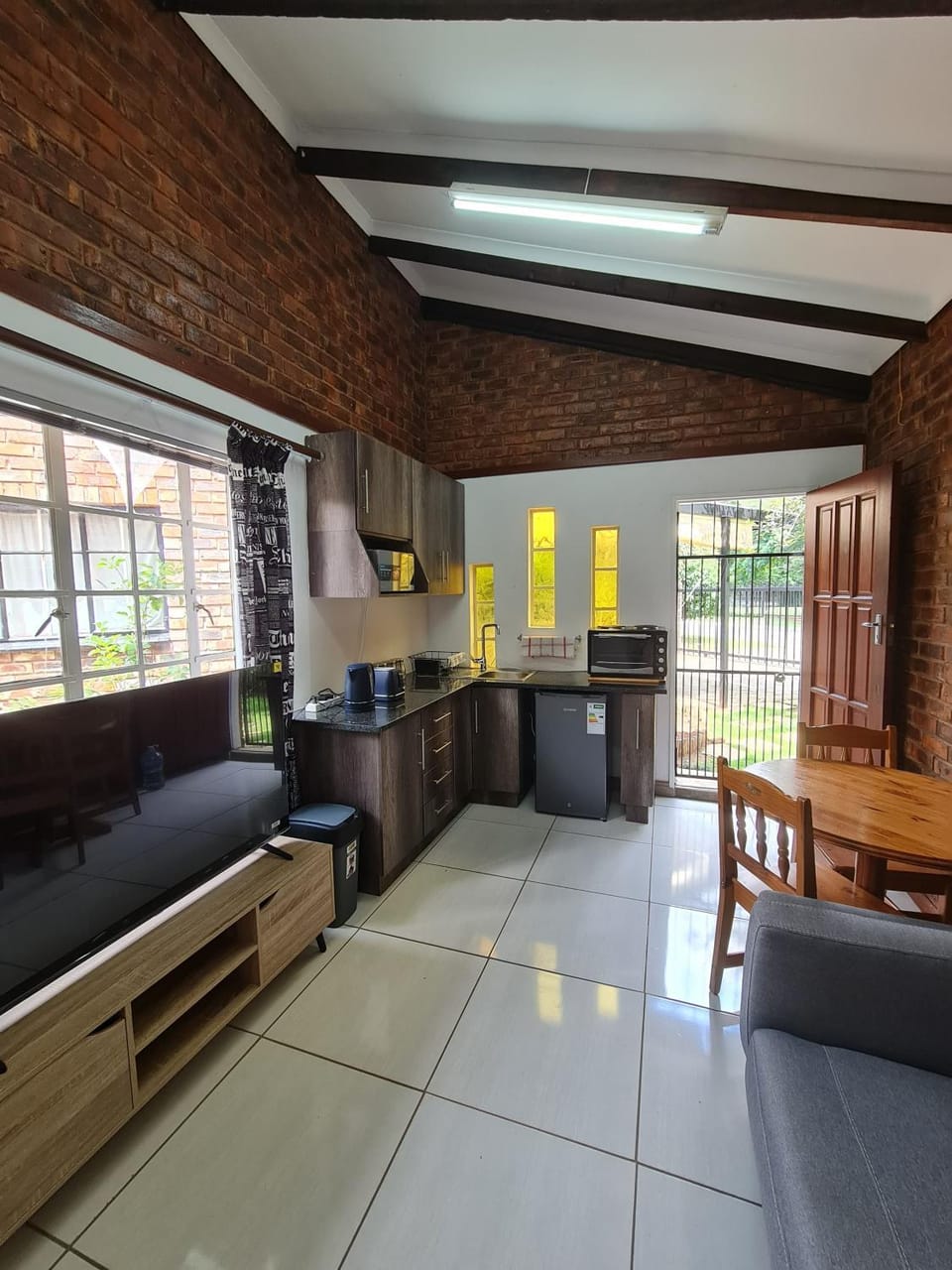 Kitchen or kitchenette, Living room, kitchen