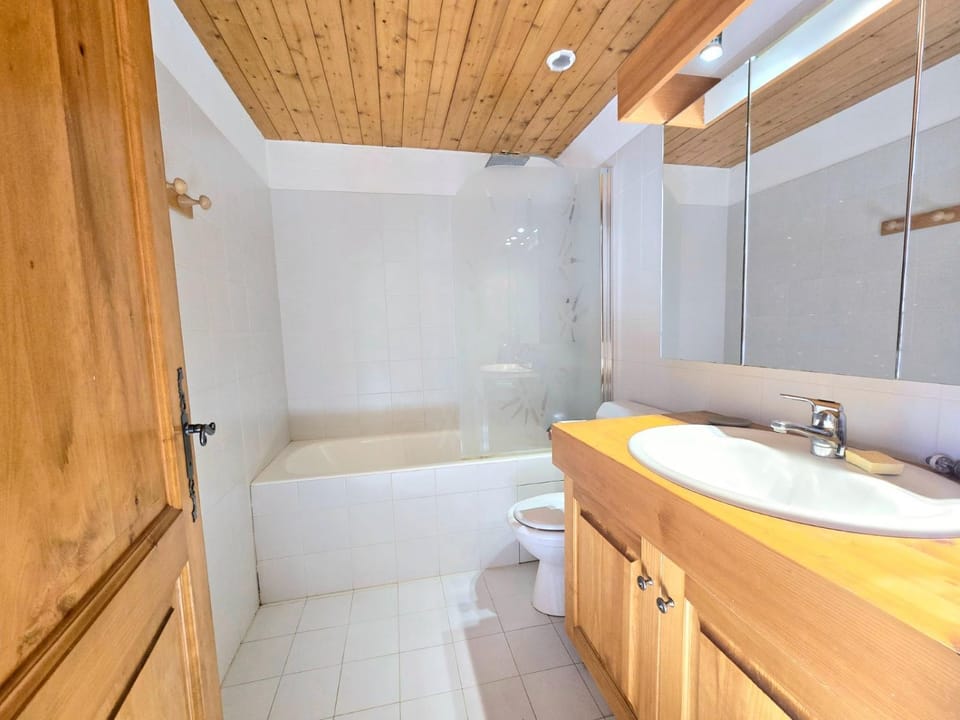 Toilet, Bathroom, Bath