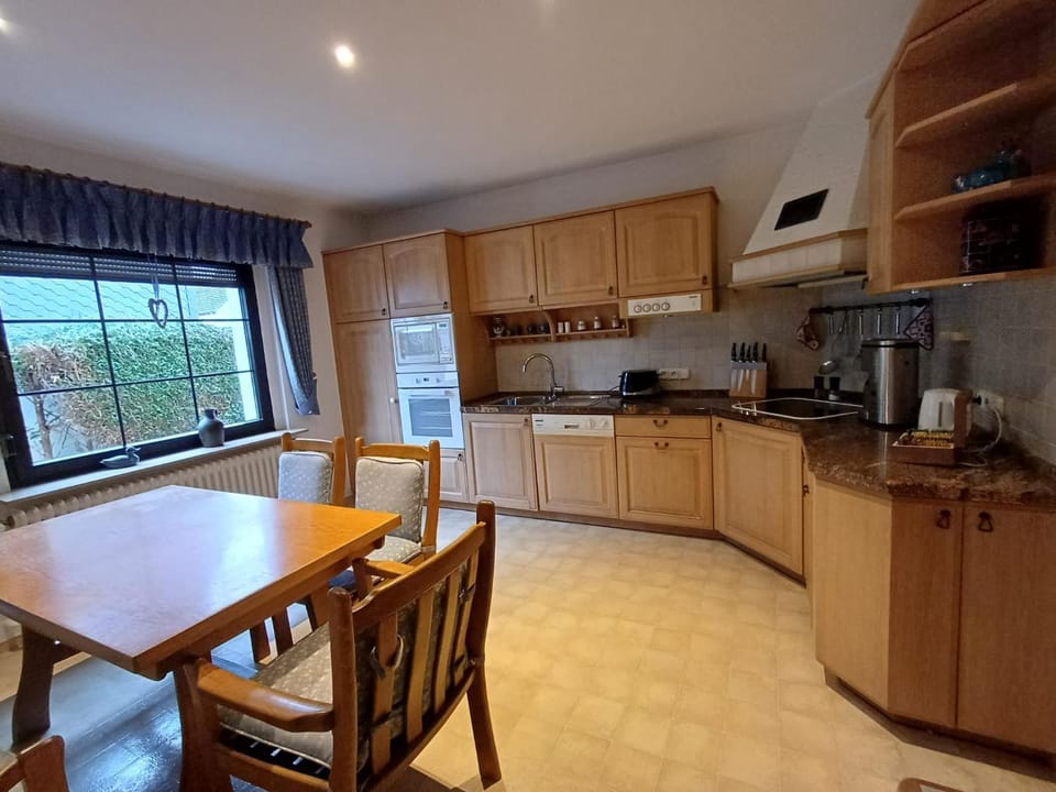 Kitchen or kitchenette, Dining area, dishwasher, stove, toaster