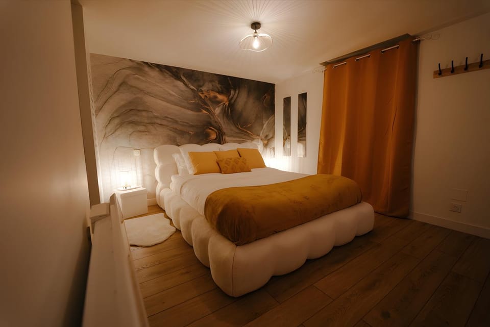 Bed, Photo of the whole room, Bedroom