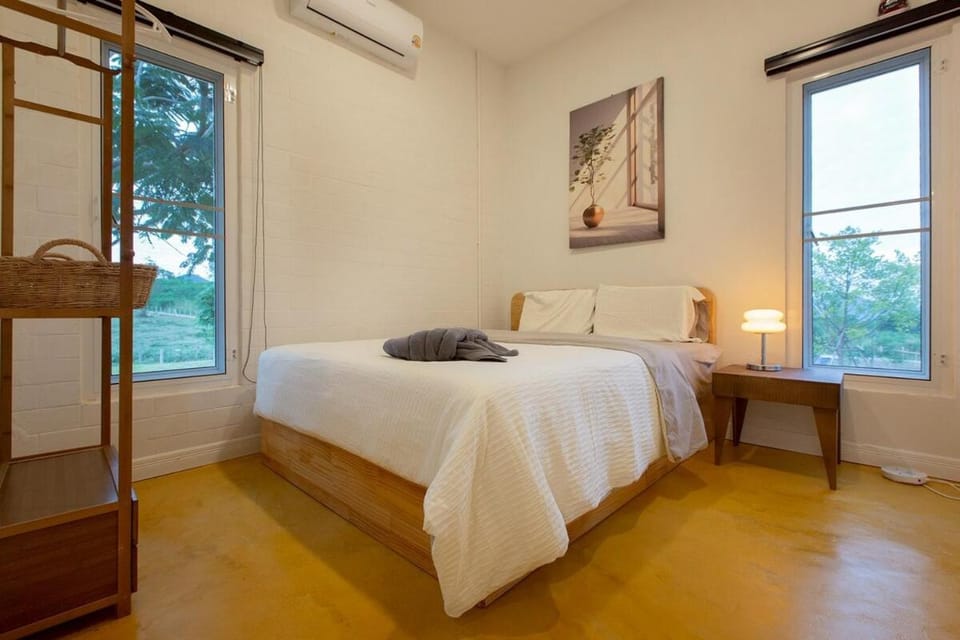 Photo of the whole room, Bedroom