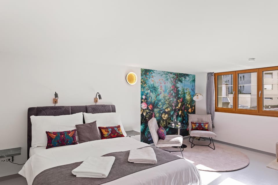 Bed, Living room, Photo of the whole room, Seating area, Bedroom, towels