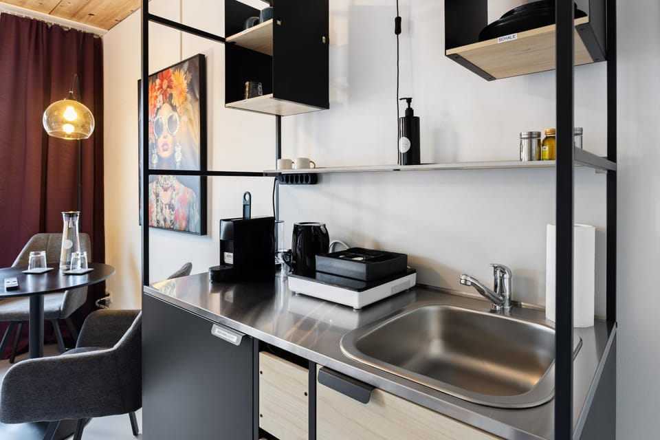 Kitchen or kitchenette, Seating area, Dining area