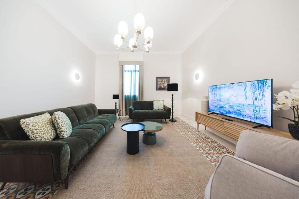 Grand Sea-View Heritage Apartment in Balluta Bay Apartment in Sliema